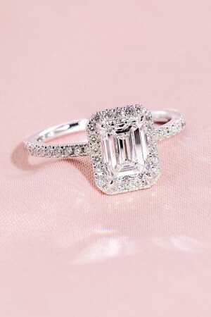 1 Karat Baguette-Ring in Leuchtbox - Crystal Diamond Zirconia