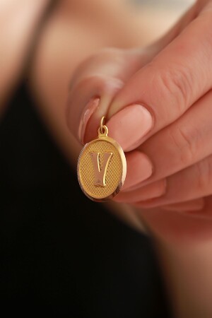 14 Carat Gold Vintage Oval V Letter Pendant UCHRFOVLENSTLJKV - Bayar Gold