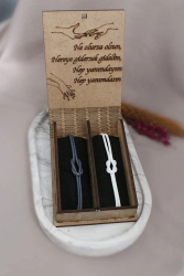 2-teiliges silberfarbenes Knoten-Unendlichkeits-Liebhaber-Armband mit Holzschreib-Geschenkbox DTDB16 - Dukkanka