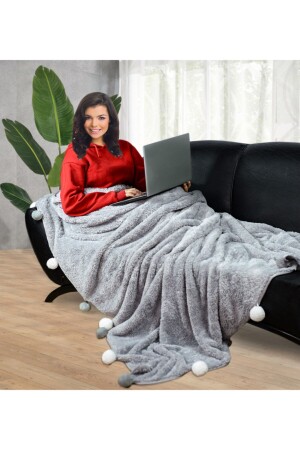 200*220 Cm Plush TV Blanket with Pompom (100% Local) N0612202101 - Özgüner Oyuncak