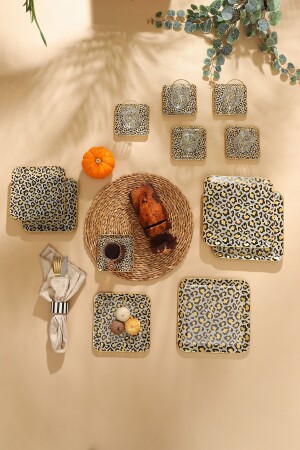 24-teiliges quadratisches Teeservice mit Leopardenmuster. 24-teiliges quadratisches Teeservice mit Leopardenmuster. - GÜRCÜGLASS