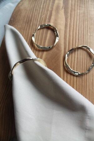 6 Stück goldfarbene, geneigte Serviettenringe aus Metall - Emtory Home