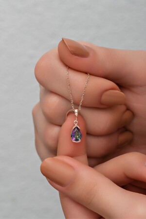 MNZ-925 سدرلينغ فولاذر قطرة Mystic Topaz Stone Solitaire قلادة NRZ998353 - NEREZE