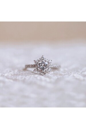 925 Sterling Silver Swarovski Stone Snowflake Ring - Artiesuart