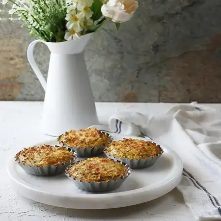 Akayev Marble White 28 cm Rotating Stand Thick Serving Tray - Akayev