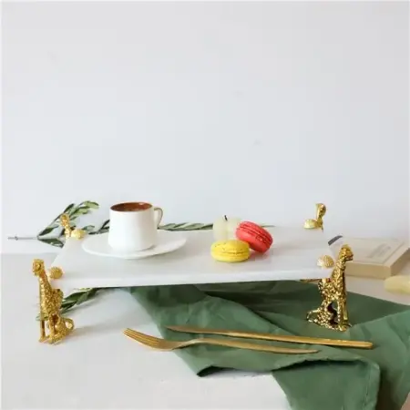 Akayev Mermer Beyaz 30x15 Cm Altın Çita Ayaklı Sunum Tabağı - Akayev