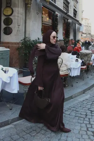 Arabic Belden İpli Oturtmalı Saten Elbise Acı Kahve - Nuuwears