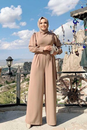 Arka Kısım Parça Detay Bel Kuşaklı Kol Manşetli Tulum 3741 Vizon - Bym Fashion