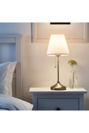 Arstid Lampenschirm – Tischlampe mit goldfarbenem Korpus - Ikea