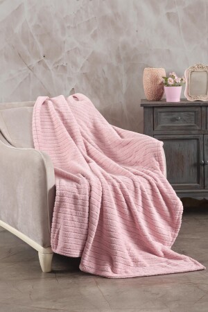 Bequeme gestreifte Wellsoft TV-Decke 110 x 180 cm - Cotonila