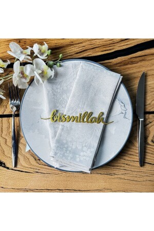 Bismillah geschriebene Serviettenverzierung aus Metall – Ramadan-Konzept - Iwa Concept