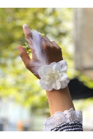 Bride To Be 10 Pieces Bridesmaid Bridal Bracelet With Feather And Pearl Detail White Color Bachelorette Party - Huzur Party Store