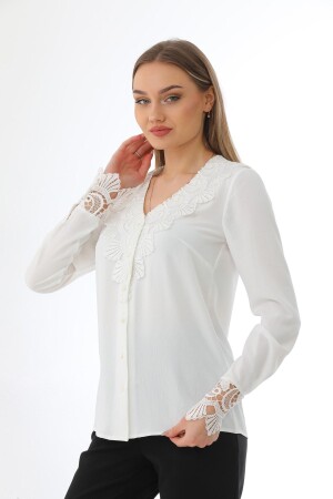 Büyük Beden Kadın V Yaka Dantel Garnili Gömlek G0029 - Loom Boutique