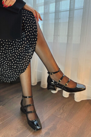 Damen-Schuhe Mary Jane aus schwarzem Lackleder mit geschlossener Rückseite und quadratischer Zehenpartie und kurzem Blockabsatz - Polka Store