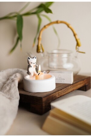 Decorative Cat Warming By The Fire Tealigt Candle Holder - Lalezen Home