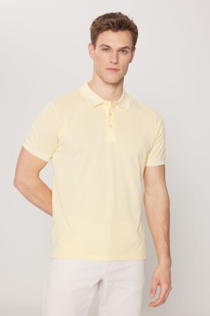 Erkek Çekmeyen Pamuklu Kumaş Slim Fit Dar Kesim Sarı-Beyaz Kıvrılmaz Polo Yaka Tişört - Ac&Co / Altınyıldız Classics