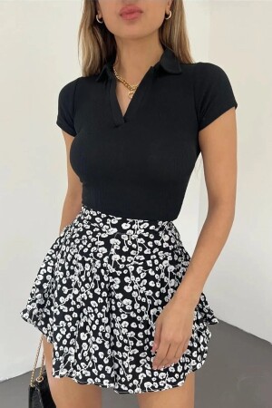 Taillierte, kurze, kurze Camisole-Crop-Bluse in Schwarz mit Polo-Ausschnitt 5002 - kozzy