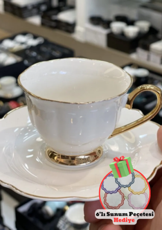 Geschenkartikel von Pink&More: 6er-Set eleganter Kaffeetassen aus Porzellan und Perlen-Mitgift, 6 verschiedene Farben, Leinenstoff mit Blattmuster, bestickte Kaffee-/Cocktailserviette und Untersetzer. - Pink&More