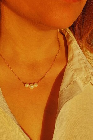 Gold Color Chain Necklace with 3 Pearls - Elegant and Stylish Jewelry - Chehra Design