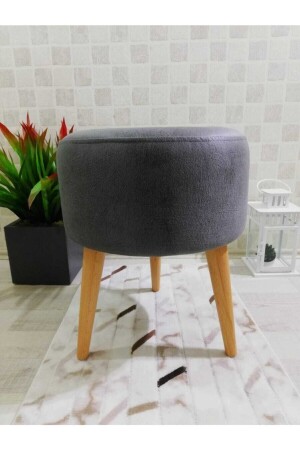 Grauer dekorativer Pouf mit hohen Beinen - Pufyhome