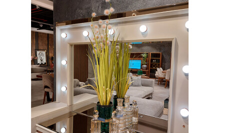 Green Glass Vase with Flowers - 20417 - Cadde Yıldız
