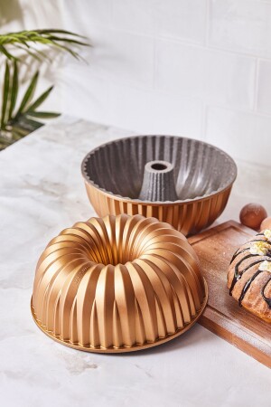 Griss Hardstone 24 cm Cast Iron Cake Mold Gold - Emsan