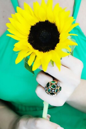 Handmade Special Design Diamond Ring with Emerald Stone - Utku Kuyumculuk