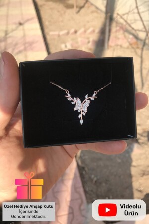 Hediye Kutulu Daldaki Kelebek Gümüş Kolye Beyaz Taşlı 925 Ayar Rose Kaplama Gümüş Zincirli Kolye - Lucente