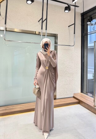 Helin Broşlu Elbise - Vizon - Nuuwears