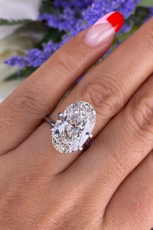 Işıklı Kutuda 6 Karat Oval Tektaş Yüzük - Crystal Diamond Zirconia