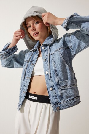 Kadın Açık Mavi Kapüşonlu Düğmeli Denim Ceket RV00173 - Happiness İstanbul