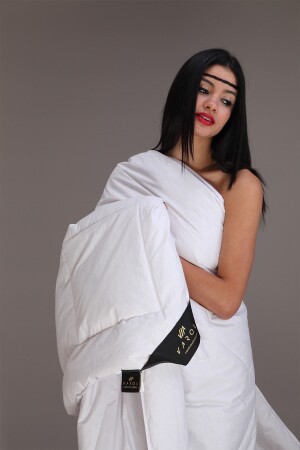 King Size Goose Feather Duvet + 2 Goose Feather Pillows - Varol