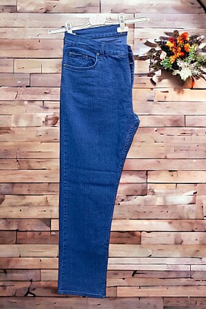 Klassische Jeans in Übergröße - Face Time