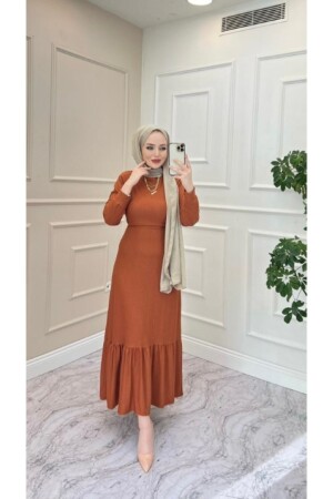 Kleid mit Rock und Rüschen für Damen - Moda Hevra