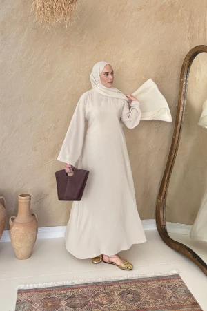 Kleid mit weiten Ärmeln und Doppelsaum in Natur - Nuuwears