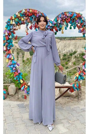 Kol ve Yaka Pilise Detaylı Bel Kuşaklı Şifon Tulum 3507 Gri - Bym Fashion
