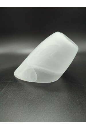Kronleuchter aus seitlich geschnittenem Glas. Weiße Farbe, Marmormuster, je nach Kerzenbirne. (ZU. 14) Kronleuchter aus Glas. WEISS. ZU. 14 Code. 077 - KUĞULU