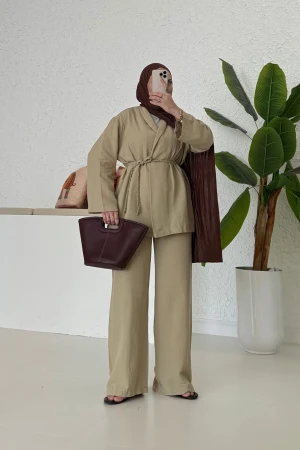 Leinenanzug Khaki mit Strickgürtel - Nuuwears