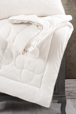 Leo White Cotton Double Quilt MC046682 - Marie Claire