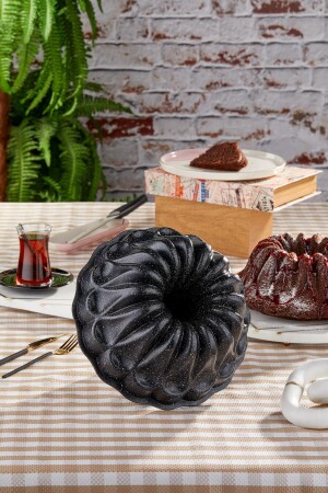 Magnolia Cast Cake Mold Black - Taç
