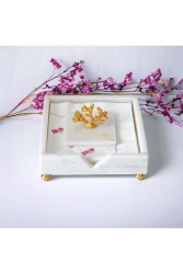 Marmor-Serviettenhalter, quadratisch, mit goldenem Fuß, THKNAPKINKEYWHITE - THK STORE