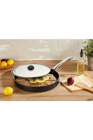 Metal Handle Pastry And Fish Pan With Lid - 32 Cm CCKBLK32 - COOKCASE