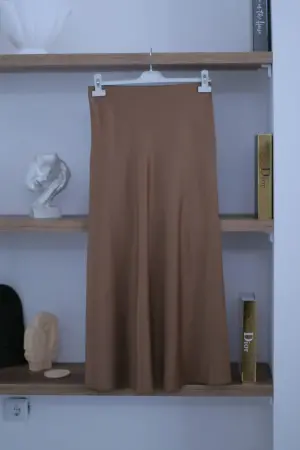 Milk Coffee Satin Skirt - Nuuwears