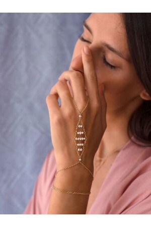 MNZ-Pea Pod Perl Hand Chain Gold Shahmaran - Qp Angel's