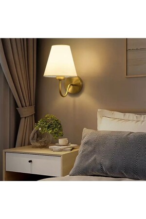 Moderne Design-Wandleuchte, goldfarbener Körper, cremefarbener Lampenschirm, elektrisch betrieben - Burenze