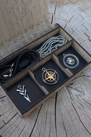 Necklace Set Wooden Special Gift Boxed Triagle Arrow-Pole Compass And Lion Imprint Rope And Chain - Dukkanka