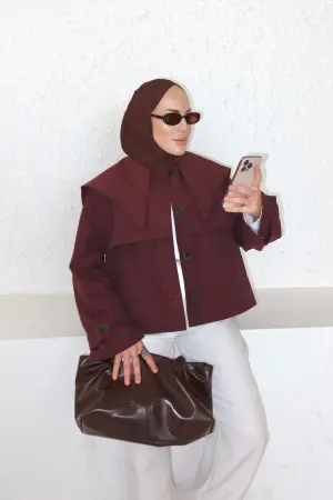 Oversize-Jacke mit weitem Kragen in Burgunderrot - Nuuwears