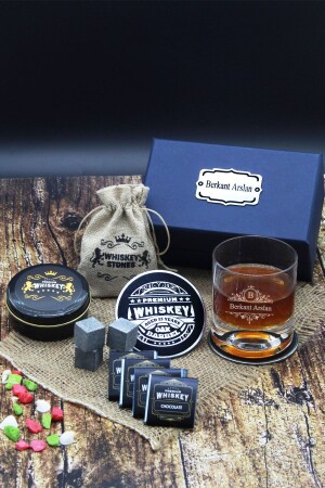 Personalisiertes Whisky-Set mit Namen „Whisky Class 01“. - Paranagöre