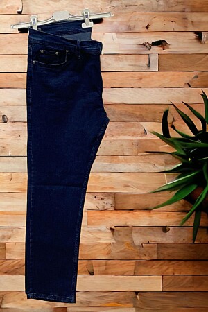 Plus-Size-Jeans - Face Time