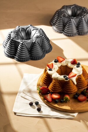 Prism Gray Cake Mold 600. 15. 01. 2282-1 - Emsan